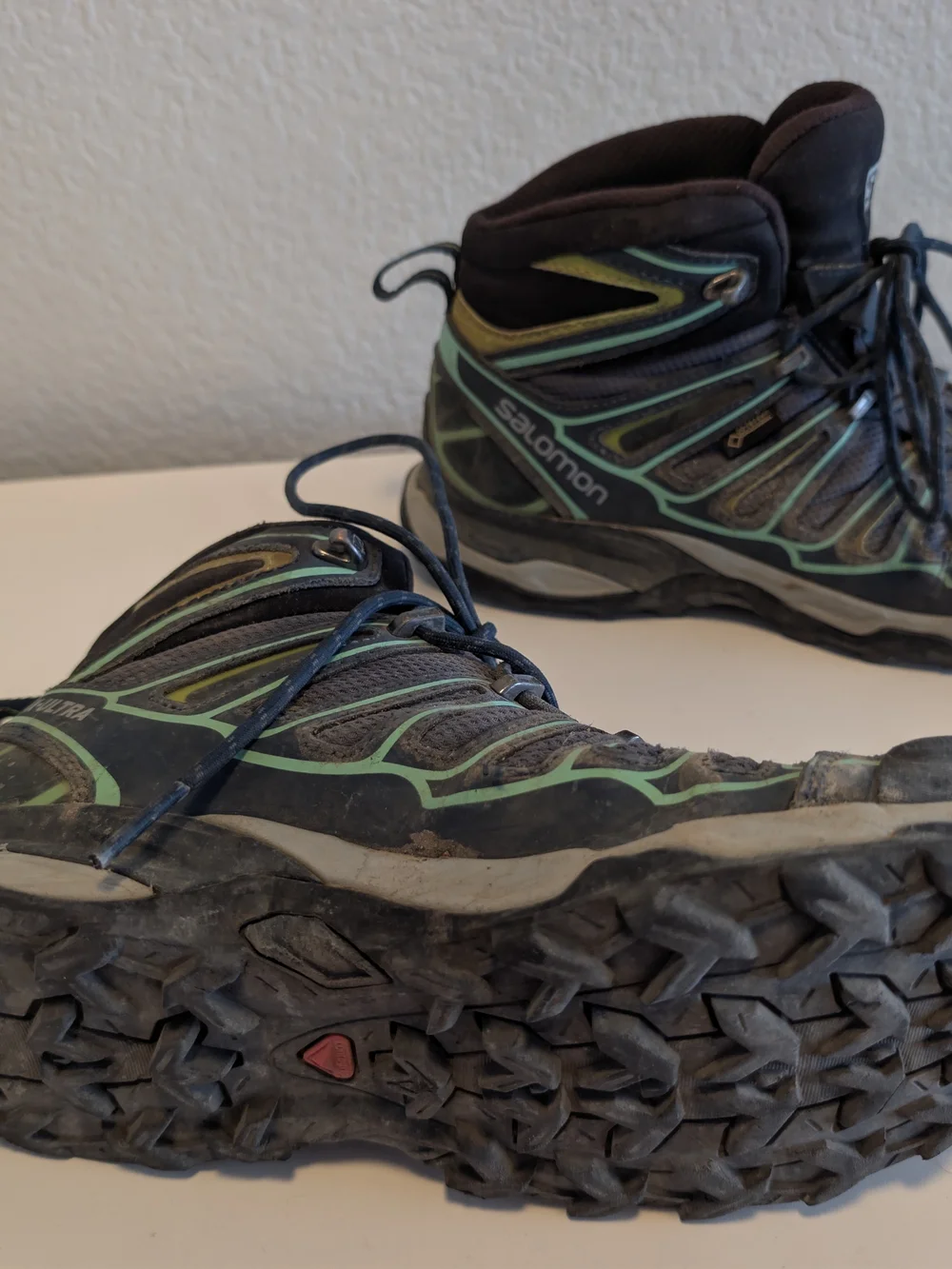 Salomon Women's X-Ultra Waterproof Black and Green Trail Hiking Shoes, US Size 8